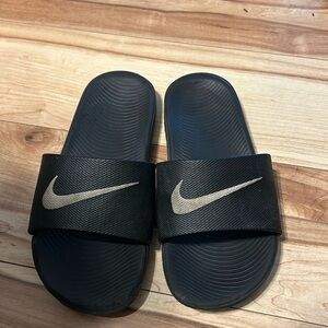 nike slippers little boys in black